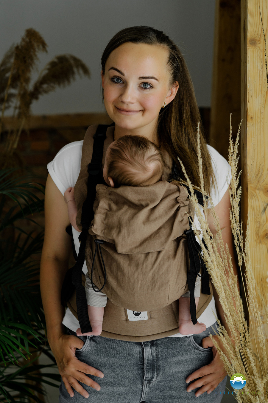 LITTLE FROG – Porte bébé en lin marron